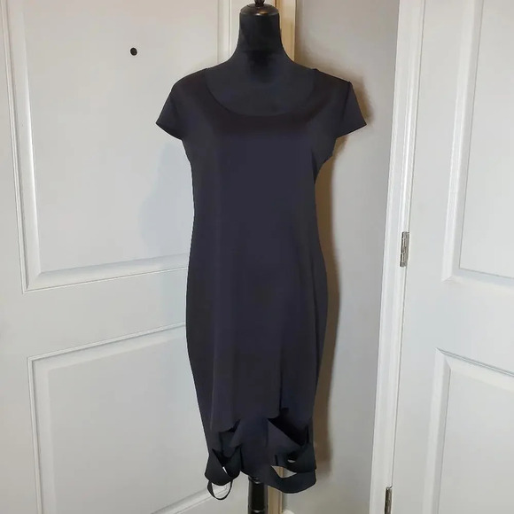 Torrid 2X Dress Black Ponte Sheath Short Sleeve Scoopneck Front Cut Out - Picture 1 of 10